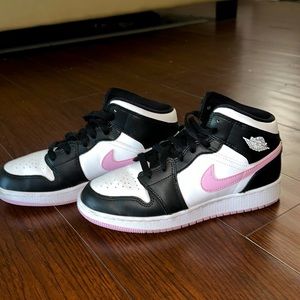 2020 Air Jordan 1 Mid GS 'White Light Arctic Pink